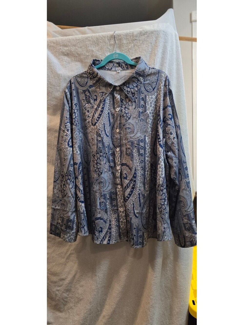 5X (22-24) Women's Gray Blue Paisley Button Front Blouse